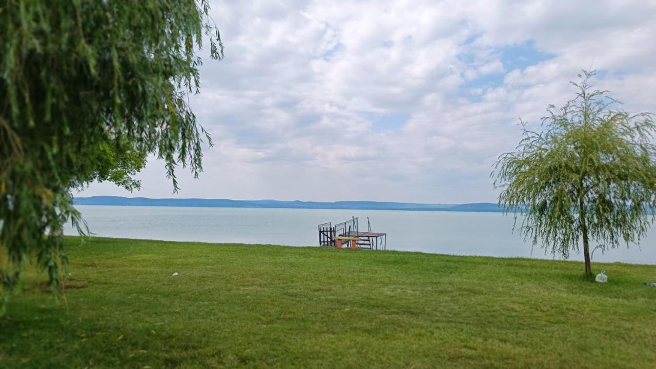 Traumlage Direkt Am See Balatonszárszó Eksteriør bilde