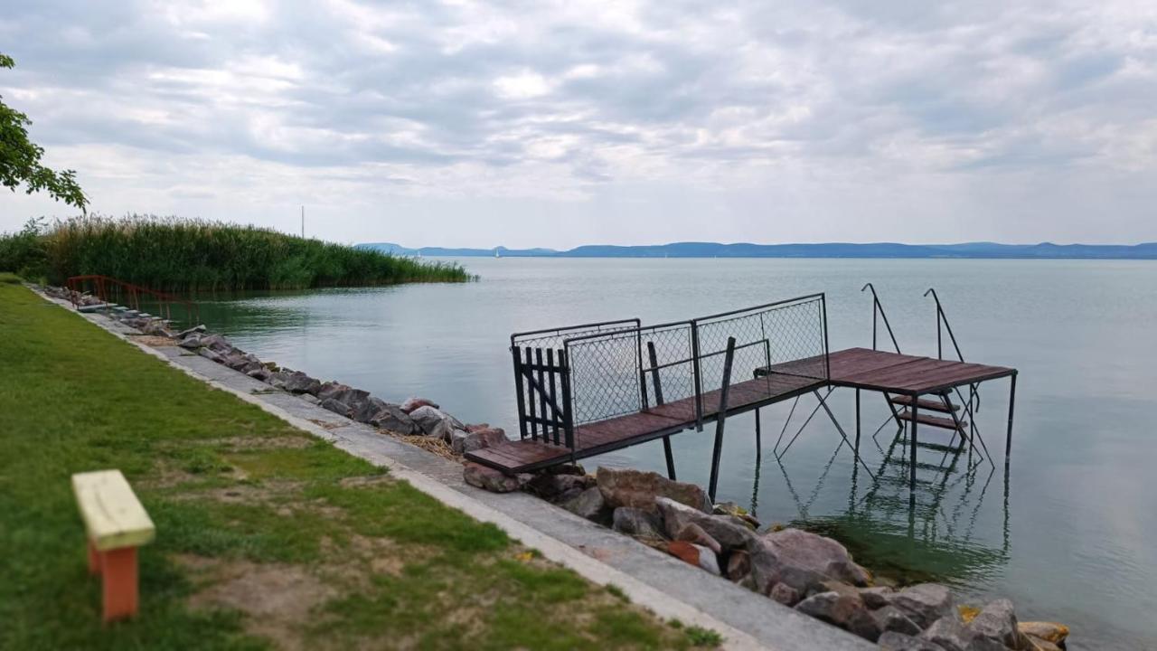 Traumlage Direkt Am See Balatonszárszó Eksteriør bilde