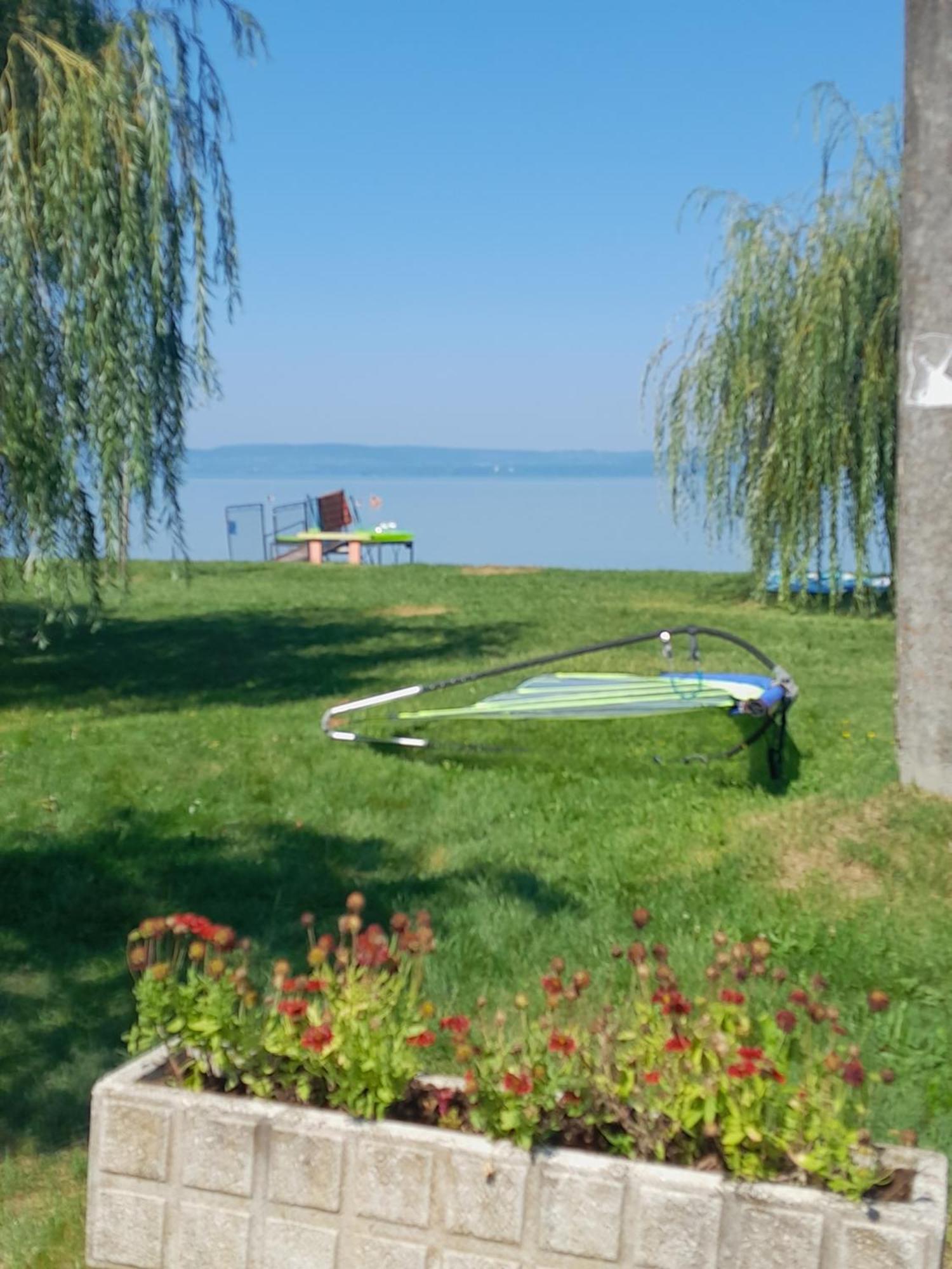 Traumlage Direkt Am See Balatonszárszó Eksteriør bilde